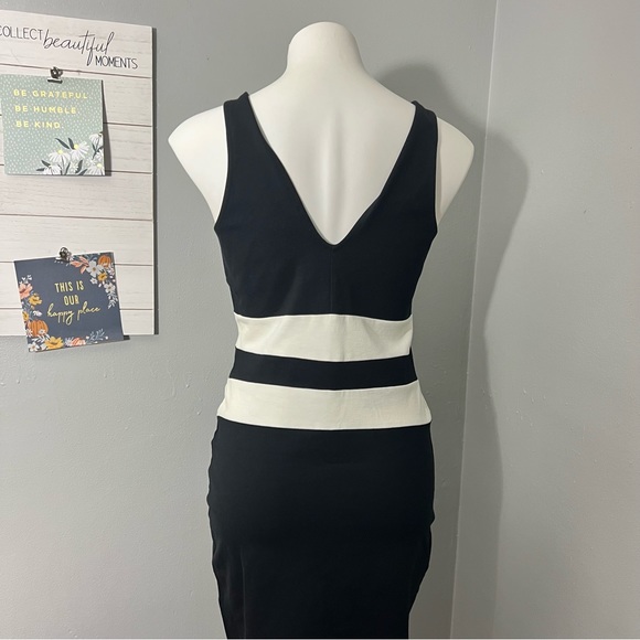 Guess black and white strips size large - Picture 6 of 9